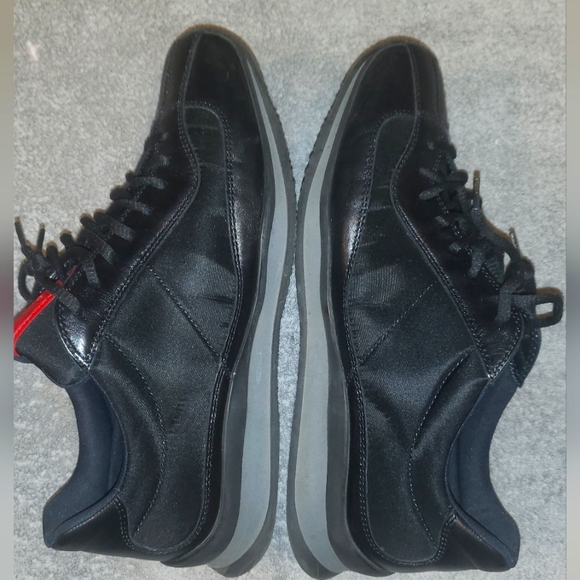 Classic Prada sneakers. - Picture 3 of 4